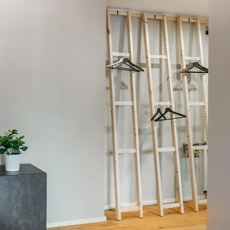Joivy Charming Flat With Desk