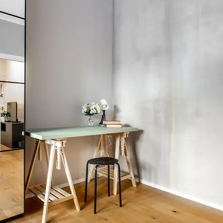 Joivy Charming Flat With Desk
